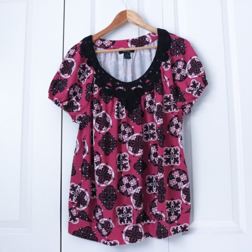 Pink/Magenta Lace Design Short Sleeve Blouse